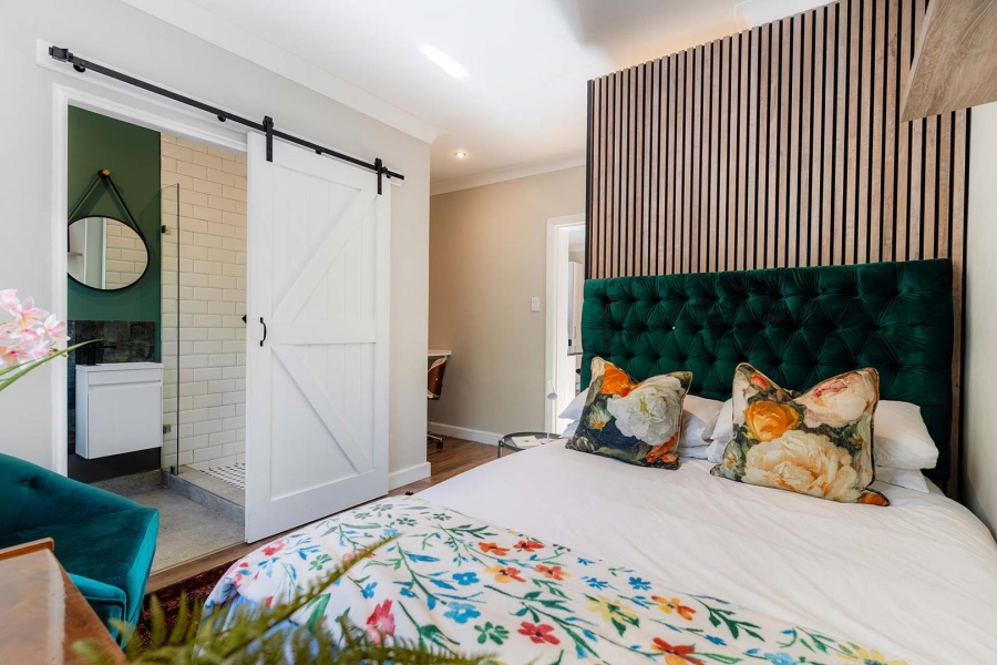 1 Bedroom Property for Sale in Vredehoek Western Cape